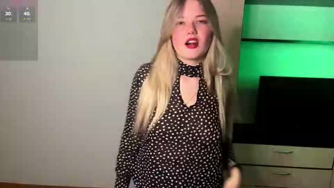 Luna online show from 03/25/26, 04:13