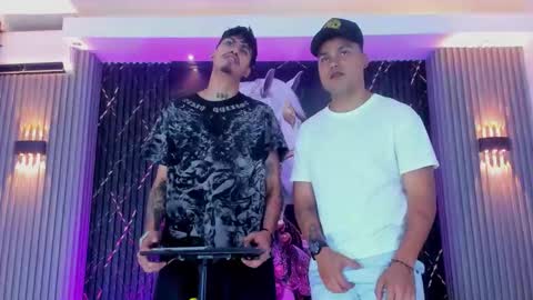 Snapshot of dereck_bbc chatting on 12/22/25, 04:26 dereck_bbc online show from 12/22/25, 04:26