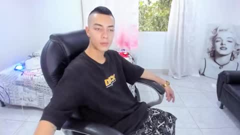 Snapshot of dereck_boy8 chatting on 10/13/25, 09:04 Dereck Boy online show from 10/13/25, 09:04