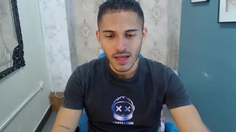 Snapshot of derek_storm_ chatting on 12/04/25, 12:25 D E R E K online show from 12/04/25, 12:25