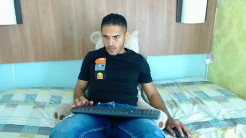 Snapshot of derek_storm_ chatting on 12/05/25, 12:14 D E R E K online show from 12/05/25, 12:14