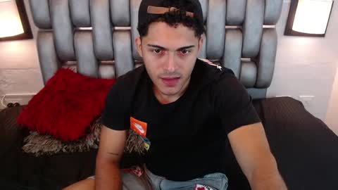 Snapshot of derek_storm_ chatting on 04/08/26, 11:32 D E R E K online show from 04/08/26, 11:32