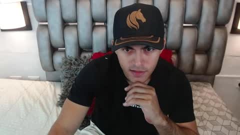 Snapshot of derek_storm_ chatting on 04/16/26, 12:50 D E R E K online show from 04/16/26, 12:50