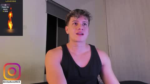 Snapshot of derekolsen_ chatting on 11/11/25, 02:44 Derek IG Derekolsen2024 online show from 11/11/25, 02:44