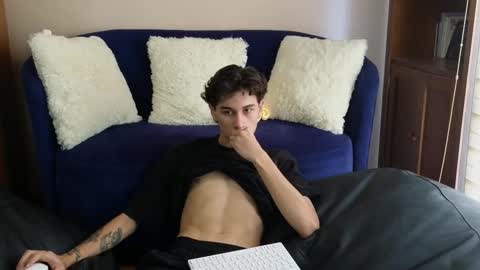 Derek online show from 11/17/25, 01:39