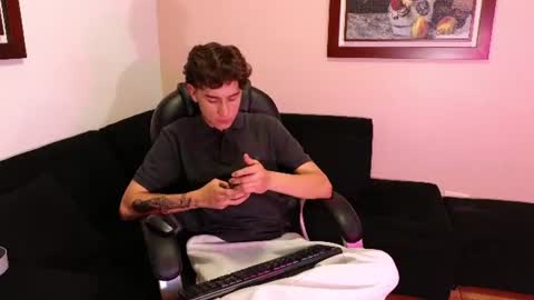Derek online show from 06/12/26, 01:59