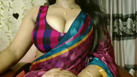 Snapshot of desi_girl_jebin chatting on 10/21/25, 04:30 Jebin online show from 10/21/25, 04:30