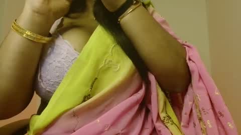 Snapshot of desi_girl_jebin chatting on 12/22/25, 05:21 Jebin online show from 12/22/25, 05:21