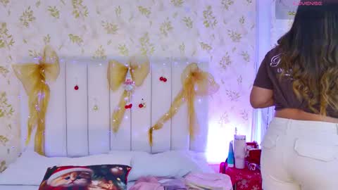 Sara Desire online show from 12/19/25, 12:23