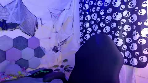 TORI AND MR. BEAR online show from 10/24/25, 05:53