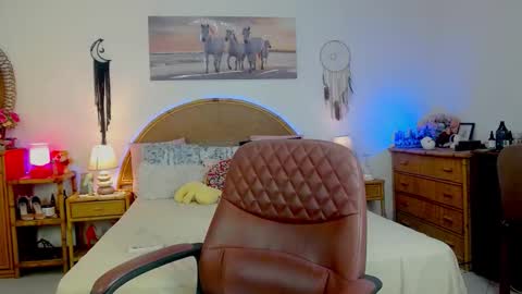 HellenMoon online show from 04/09/26, 08:31