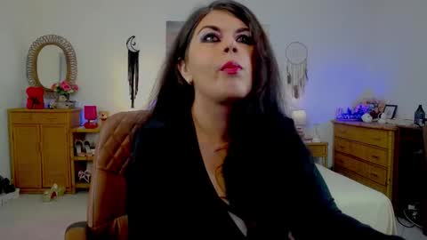 HellenMoon online show from 05/19/26, 08:42