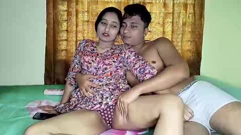 Snapshot of desirehub chatting on 02/15/26, 05:59 Rowsy - Dave online show from 02/15/26, 05:59