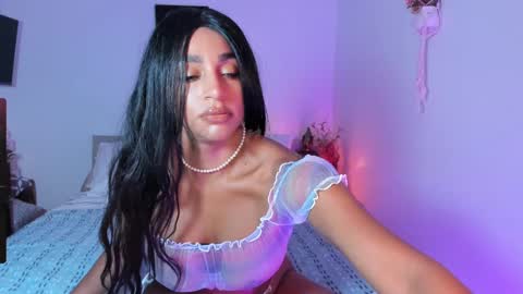 Snapshot of destinnemil chatting on 02/11/25, 11:21 Destinne Mill online show from 02/11/25, 11:21