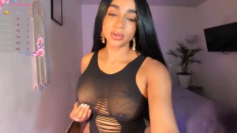 Snapshot of destinnemil chatting on 10/06/25, 02:36 Destinne Mill online show from 10/06/25, 02:36