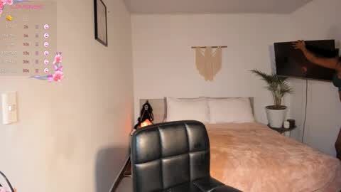 Snapshot of destinnemil chatting on 10/30/25, 11:44 Destinne Mill online show from 10/30/25, 11:44