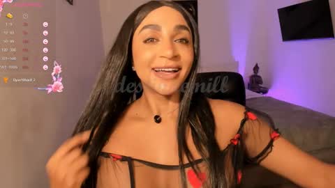 Snapshot of destinnemil chatting on 11/28/25, 01:58 Destinne Mill online show from 11/28/25, 01:58