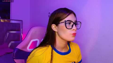 destinya_ online show from 06/17/26, 12:07