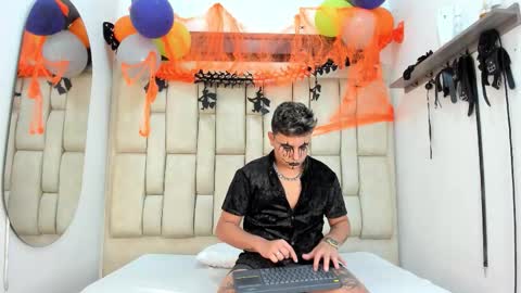 Devil online show from 10/27/25, 02:59