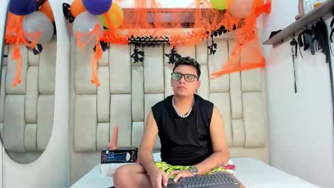 Devil online show from 10/28/25, 02:37