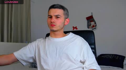 devin_ho online show from 12/29/24, 07:43