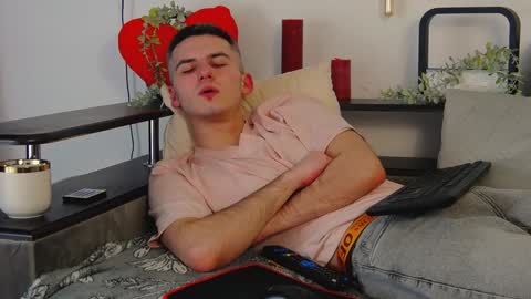 devin_ho online show from 02/07/25, 08:42