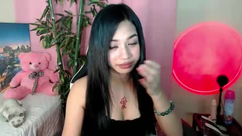 Snapshot of devine_goddessx chatting on 01/31/25, 04:03 Devine Greyson online show from 01/31/25, 04:03