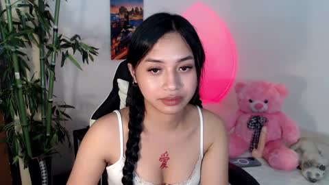 Snapshot of devine_goddessx chatting on 02/07/25, 12:42 Devine Greyson online show from 02/07/25, 12:42