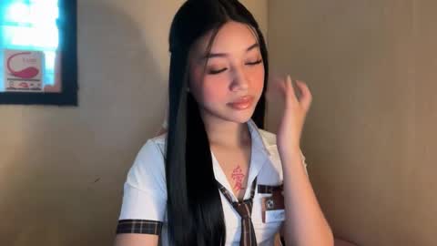 Snapshot of devine_goddessx chatting on 11/13/25, 02:43 Devine Greyson online show from 11/13/25, 02:43