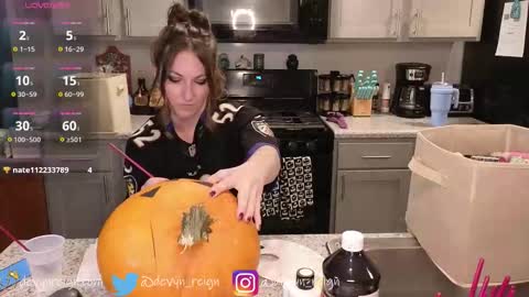 Devyn Reign online show from 10/31/25, 12:44
