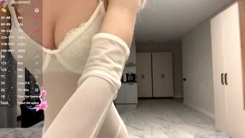 Snapshot of dewdropdoll chatting on 06/15/26, 08:33 dewdropdoll online show from 06/15/26, 08:33