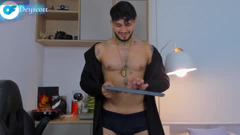 JULIAN online show from 01/01/25, 11:18