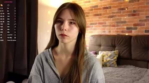 Kira online show from 10/08/25, 06:16