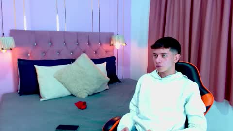 Snapshot of deyvigreko chatting on 12/04/25, 09:23 DEYVIGREKO online show from 12/04/25, 09:23