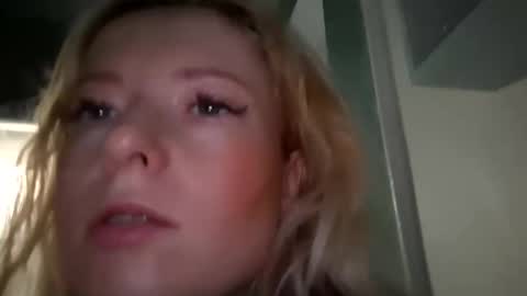 Snapshot of dgesika254182 chatting on 01/24/25, 05:31 dgesika254182 online show from 01/24/25, 05:31