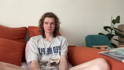 Snapshot of di_n_alex chatting on 05/17/26, 08:12 Di Alex online show from 05/17/26, 08:12