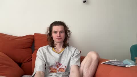 Snapshot of di_n_alex chatting on 05/18/26, 08:09 Di Alex online show from 05/18/26, 08:09