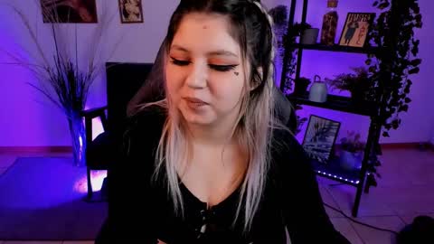 Snapshot of diaangell chatting on 02/24/25, 09:20 Dia online show from 02/24/25, 09:20