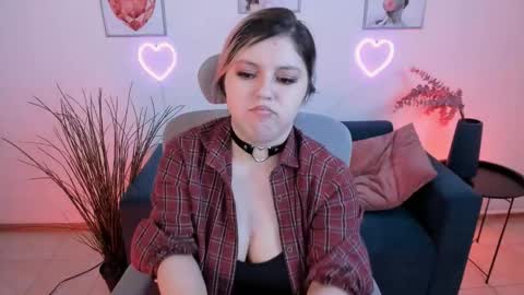 Snapshot of diaangell chatting on 02/27/25, 09:14 Dia online show from 02/27/25, 09:14