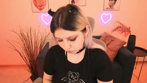 Snapshot of diaangell chatting on 03/02/25, 10:05 Dia online show from 03/02/25, 10:05