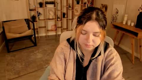 Snapshot of diaangell chatting on 09/19/25, 02:46 Dia online show from 09/19/25, 02:46