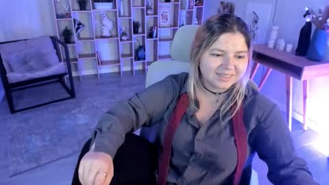 Snapshot of diaangell chatting on 09/26/25, 12:03 Dia online show from 09/26/25, 12:03