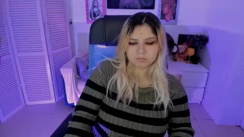 Snapshot of diaangell chatting on 10/04/25, 05:11 Dia online show from 10/04/25, 05:11