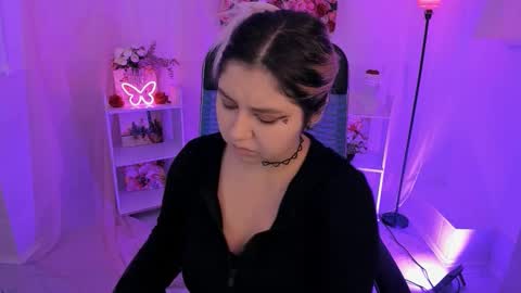 Snapshot of diaangell chatting on 10/08/25, 07:55 Dia online show from 10/08/25, 07:55