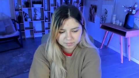 Snapshot of diaangell chatting on 10/13/25, 07:14 Dia online show from 10/13/25, 07:14