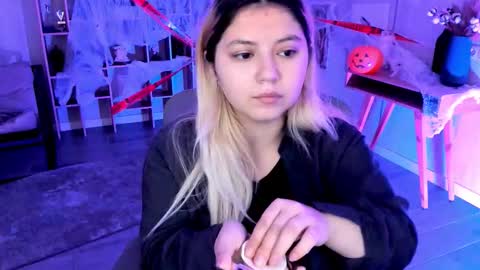 Snapshot of diaangell chatting on 11/01/25, 08:00 Dia online show from 11/01/25, 08:00