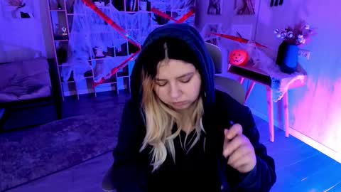 Snapshot of diaangell chatting on 11/02/25, 10:56 Dia online show from 11/02/25, 10:56