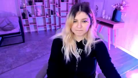 Snapshot of diaangell chatting on 11/09/25, 07:50 Dia online show from 11/09/25, 07:50