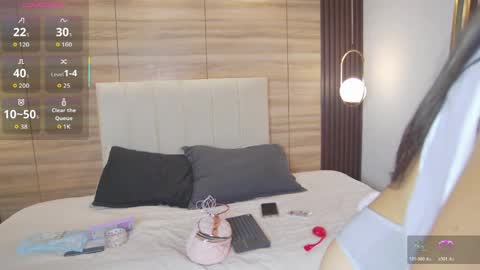 Camila and Megan online show from 04/12/26, 11:04