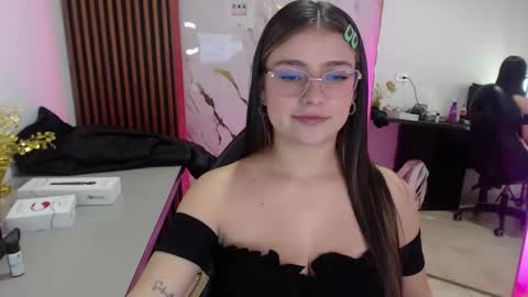 Snapshot of diamond_juliana_ chatting on 04/18/26, 04:05 diamond_juliana_ online show from 04/18/26, 04:05